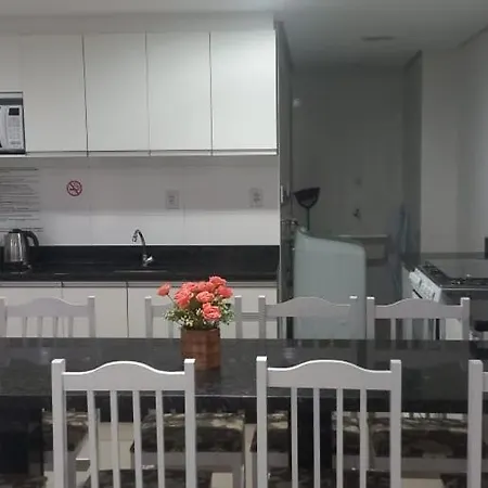Apartamentos Ed London, Na Av Principal A Poucos Passos Das Termas Piratuba Exterior photo